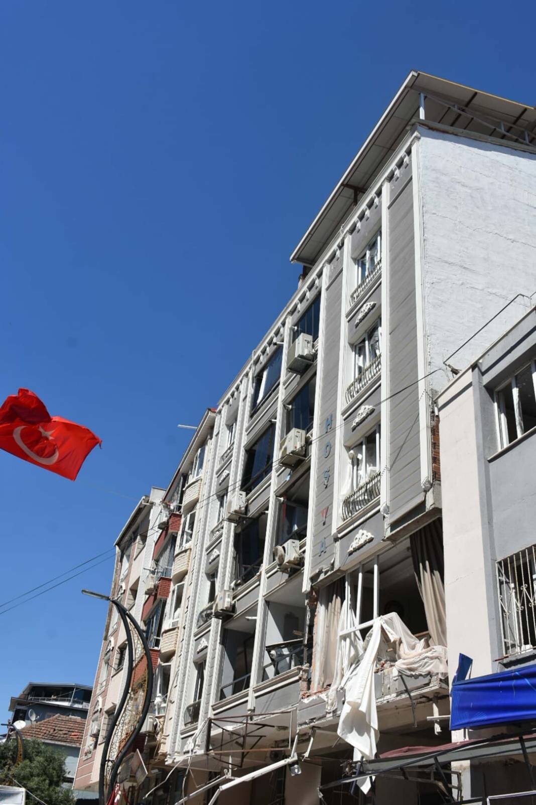 İzmir’deki faciada hasar tespit çalışmaları başladı 23